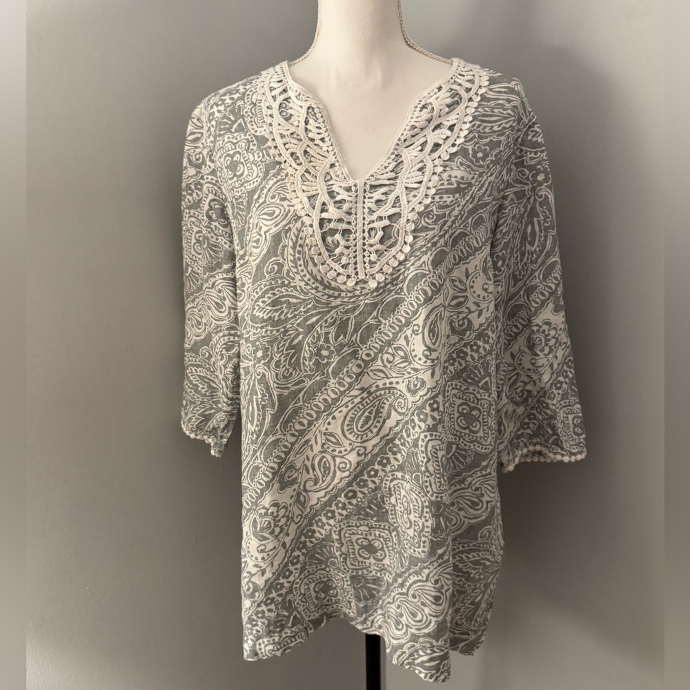 Jones New York Linen Blouse with Crochet Detailing. Gray/white Size Large